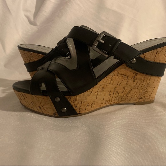 Guess wedge - Picture 3 of 4